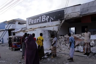 L'attaque a visé l'hôtel Pearl Beach au sud de la capitale Mogadiscio sur la plage du Lido, très prisée par les autorités.